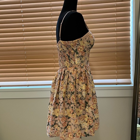 Pale pink flower print dress. - Picture 3 of 3
